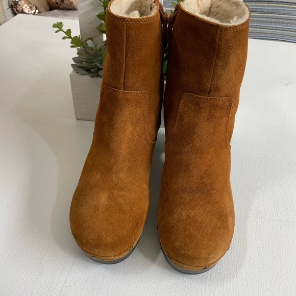 Clarks Tan Suede Mules with Block Heel - Picture 2 of 6